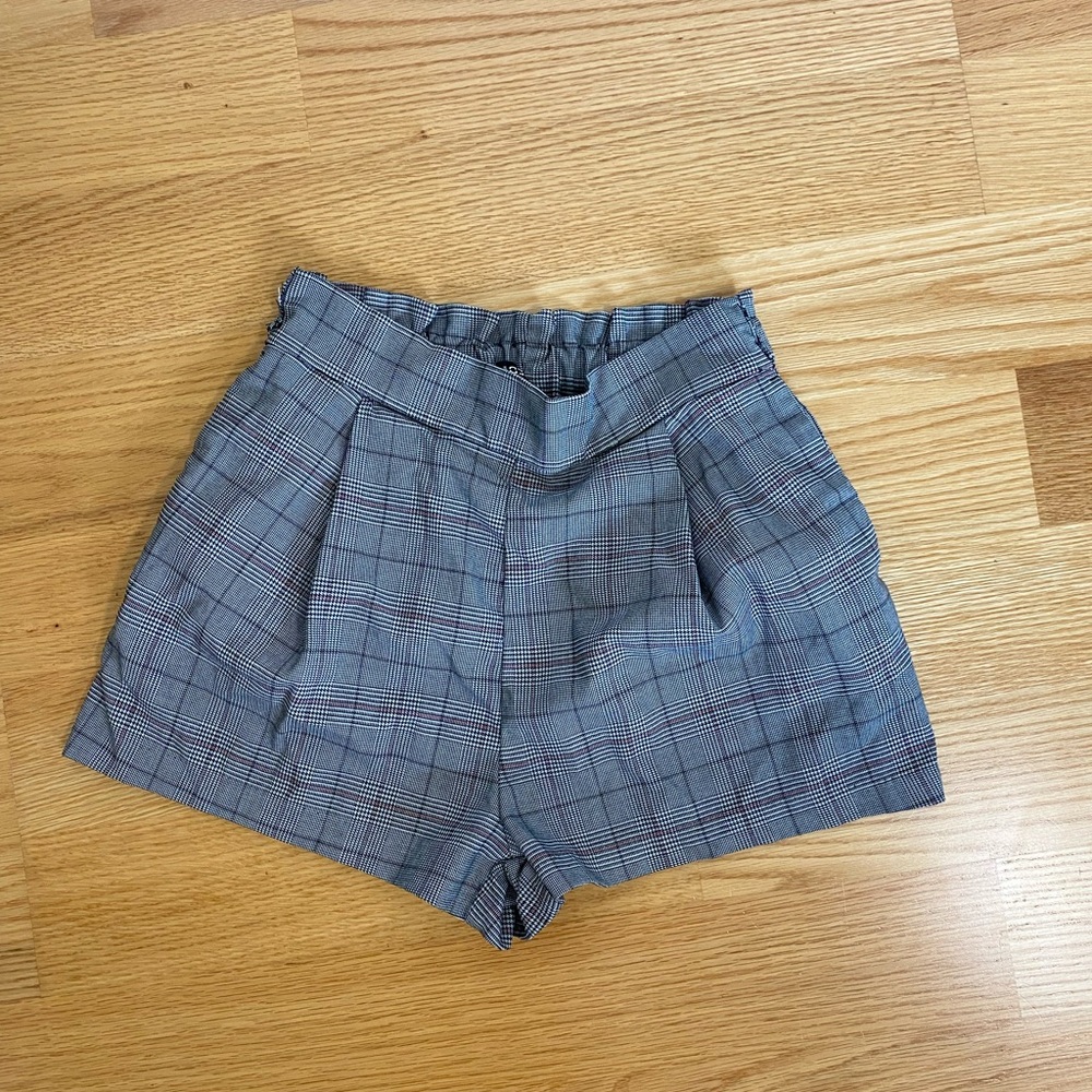 Divided plaid shorts